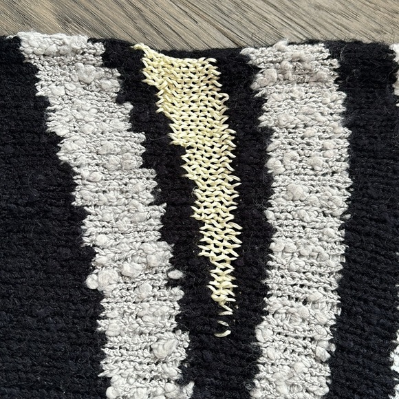 🔥Andolini for Tamra🔥 | Black and white vintage knit sweater - Picture 4 of 10